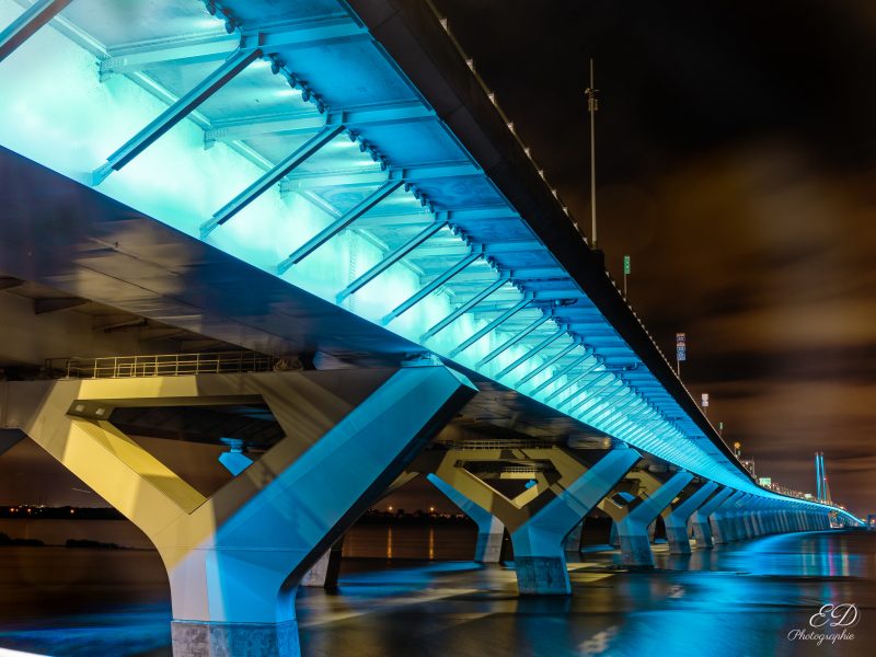 Vue d'en bas du Pont Champlain