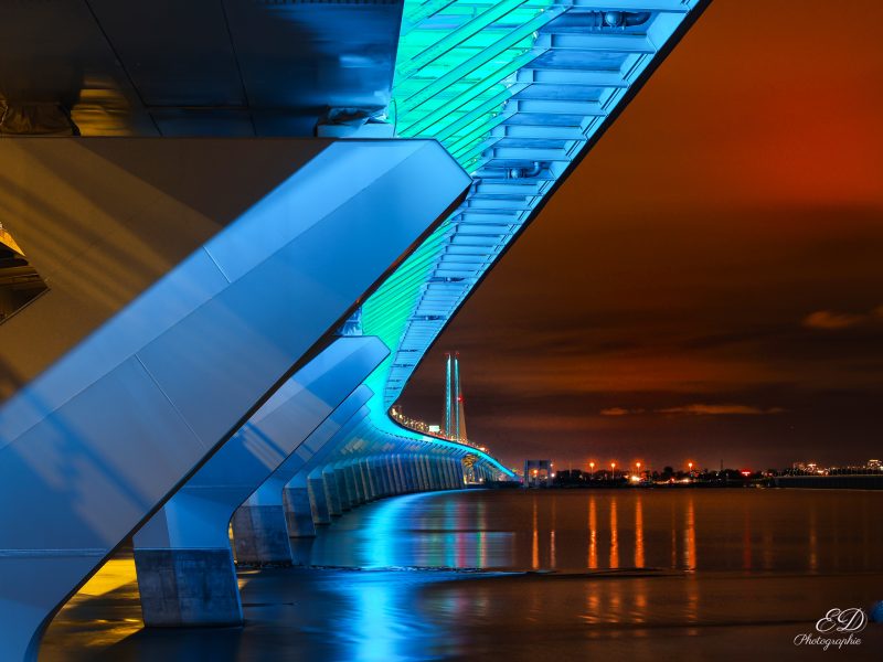 Vue d'en bas du Pont Champlain